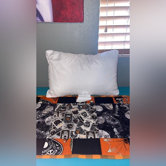 🍉 NEW Queen Bedskirt With 3 Throw Pillows - Picture 9 of 10